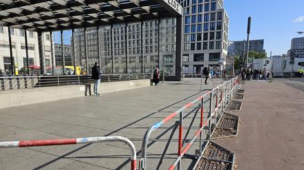 Gitter vor dem Ritz Hotel am Potsdamer Platz vor dem Biden Besuch