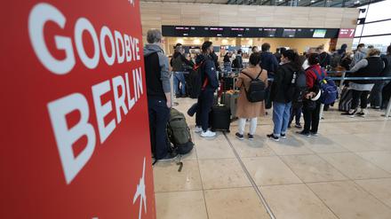 Mehr als 1,3 Millionen Reisende werden über die Herbstferien am BER erwartet. (Archivbild)