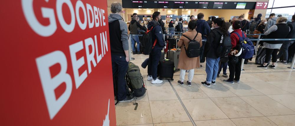 Mehr als 1,3 Millionen Reisende werden über die Herbstferien am BER erwartet. (Archivbild)