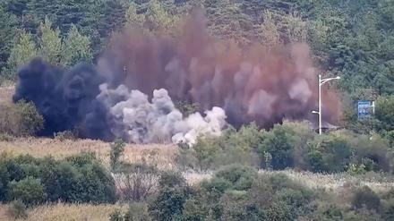 Eine Explosion auf einer Verbindungsstraße zwischen Nord- und Südkorea