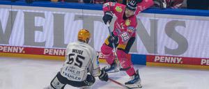Wieder an Bord. Marcel Noebels (rechst) bei seinem Comeback am Freitag gegen Bremerhaven. 