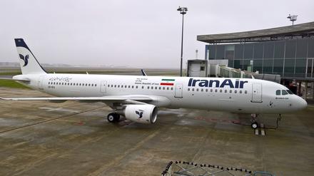Eine Maschine vom Typ A 321, des europäischen Flugzeugbauers Airbus, wird an die iranische Fluggesellschaft „Iran Air“ ausgeliefert (Symbolbild).