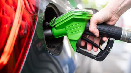 Tanken: Im Saarland ist es derzeit am billigsten. (Archivbild)