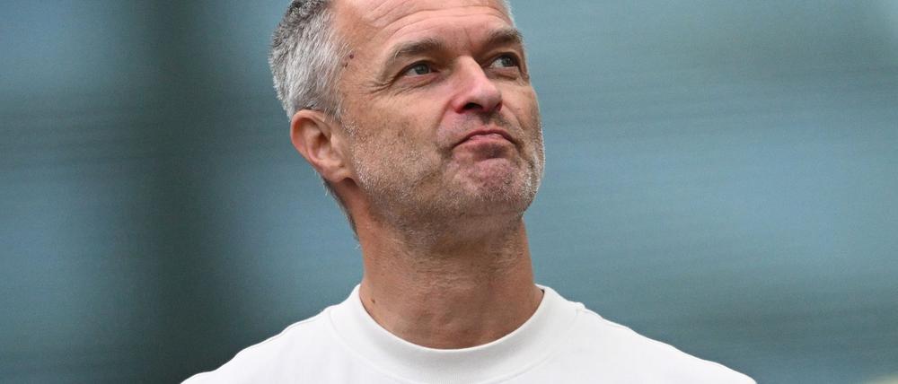 Christian Wück feiert im Wembley-Stadion gegen England sein Debüt als Trainer der deutschen Fußballerinnen.