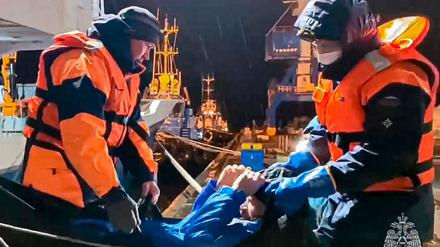Mehr als zwei Monate fehlte von drei Männern in einem Boot auf hoher See jede Spur, nun wurde einer von beiden lebend gefunden (Handout).
