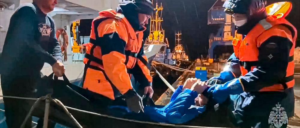 Mehr als zwei Monate fehlte von drei Männern in einem Boot auf hoher See jede Spur, nun wurde einer von beiden lebend gefunden (Handout).