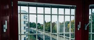 Blick ins Graue: Aussicht aus einer Zelle der JVA Tegel.
