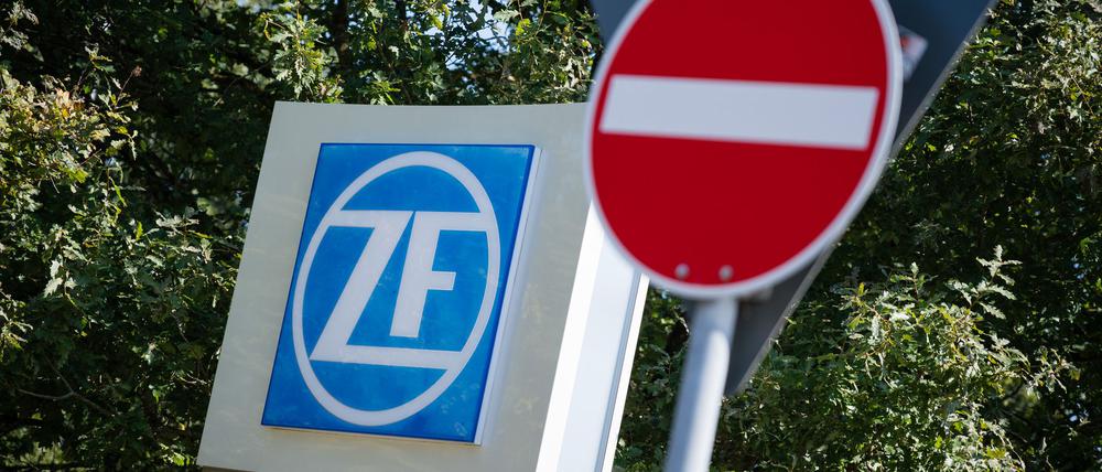 Der Autozulieferer ZF auf Schrumpfkurs - auch den Standort Brandenburg an der Havel soll der geplante Stellenabbau treffen. (Archivbild)