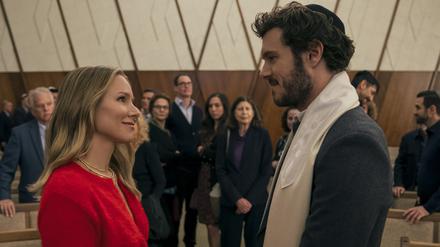 Nobody Wants This. (L to R) Kristen Bell as Joanne, Adam Brody as Noah in episode 102 of Nobody Wants This. Cr. Stefania Rosini/Netflix © 2024