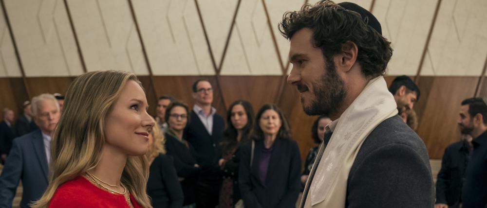 Nobody Wants This. (L to R) Kristen Bell as Joanne, Adam Brody as Noah in episode 102 of Nobody Wants This. Cr. Stefania Rosini/Netflix © 2024