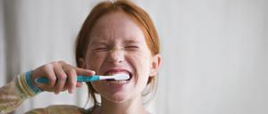 Regelmäßiges Zähneputzen muss sein. (Symbolbild)