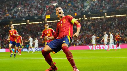 Alvaro Morata jubelt nach seinem Tor gegen Serbien.