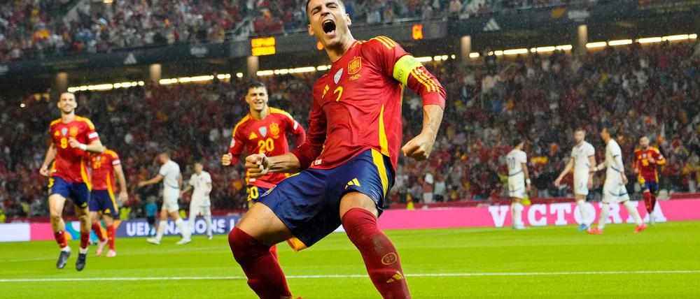 Alvaro Morata jubelt nach seinem Tor gegen Serbien.