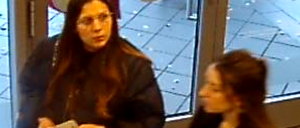 Die Potsdamer Polizei sucht nach zwei EC-Kartenbetrügerinnen.