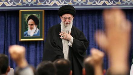 Revolutionsführer Ali Chamenei und das iranische Regime versuchen, Agenten in Israel anzuwerben.