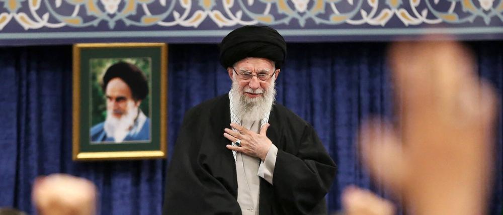 Revolutionsführer Ali Chamenei und das iranische Regime versuchen, Agenten in Israel anzuwerben.