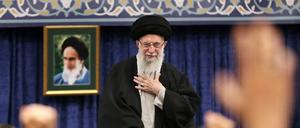 Zahlreiche Agenten in Deutschland wurden letztlich von Revolutionsführer Ali Chamenei und dem iranischen Regime entsandt und angeworben.