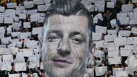 Gefeiert von den Fans - und bald auch mit einem Bambi geehrt: Deutschlands erfolgreichster Fußballer Toni Kroos. 