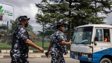 Nigerianische Polizeibeamte in Lagos.