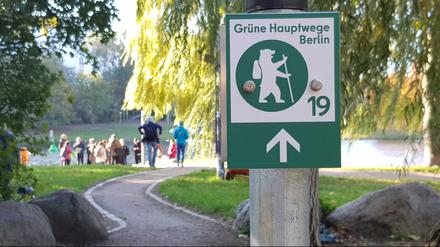 Der „Tiergarten-Ring“ ist bereits beschildert wie hier am Landwehrkanal in Kreuzberg.