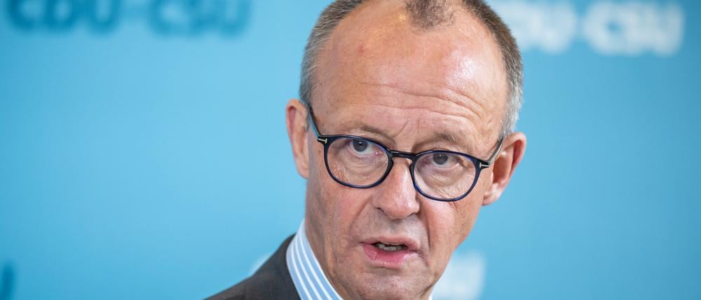 Ein Gleichgewicht zwischen Männern und Frauen im Bundeskabinett hat laut Friedrich Merz zu „krassen Fehlbesetzungen“ geführt. (Archivbild)