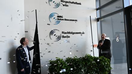 Konfettikanonen zur Feier des Tages: Die Nachfolgezentrale wurde eröffnet.
