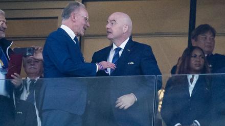 Karl-Hein Rummenigge (links) glaubt an den Erfolg der von Fifa-Präsident Gianni Infantino (rechts) gewollten Club-WM im kommenden Sommer