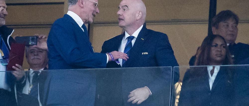 Karl-Hein Rummenigge (links) glaubt an den Erfolg der von Fifa-Präsident Gianni Infantino (rechts) gewollten Club-WM im kommenden Sommer