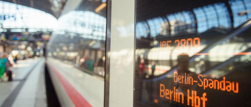 Im Großraum Berlin kam es wegen eines defekten Stellwerks zu Einschränkungen im Fern- und Regionalverkehr. (Archivbild)