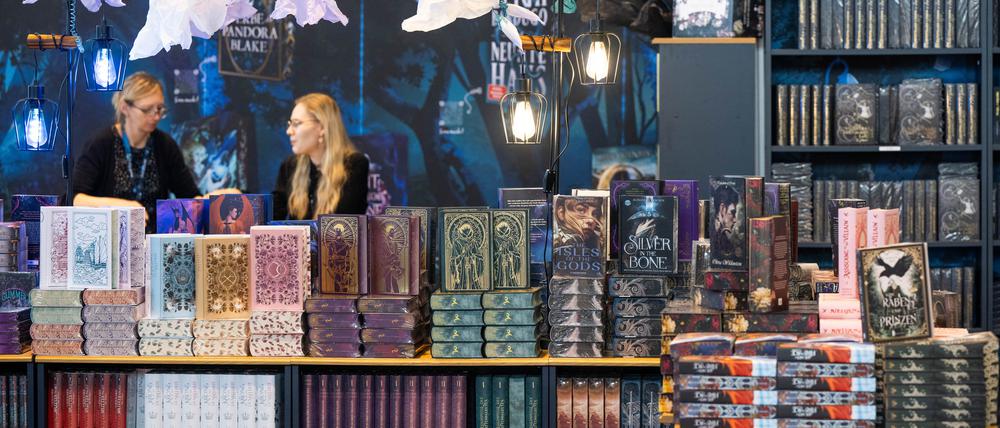Speziell auf eine junge Zielgruppe abgestimmte Titel sind in der Young Adult Area der Buchmesse zu sehen. 