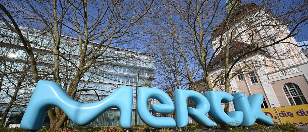 Der Pharma- und Chemiekonzern Merck will nach einem schwierigen Jahr 2023 zu Wachstum zurückkehren. (Archivbild)