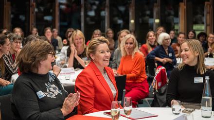Auch Wirtschaftssenatorin Franziska Giffey hatte den einen oder anderen Tipp für die  interessierten Gründerinnen.