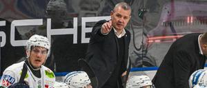 Zufrieden. Trainer Serge Aubin von den Eisbären Berlin.