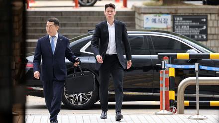 Dem ehemaligen südkoreanischen Fußballnationalspieler Ui-jo Hwang wird vorgeworfen, Geschlechtsverkehr mit mehreren Frauen entgegen deren Willen gefilmt zu haben.