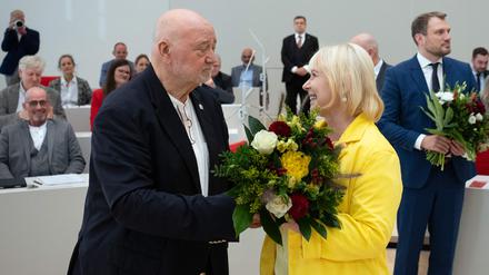 Alterspräsident Reinhard Simon  (BSW) und Landtagspräsidentin Ulrike Liedtke. 