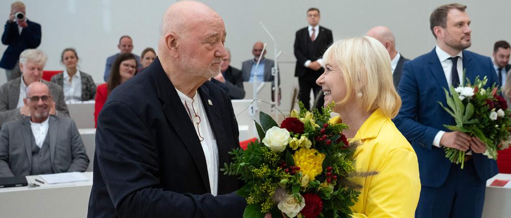 Alterspräsident Reinhard Simon  (BSW) und Landtagspräsidentin Ulrike Liedtke. 