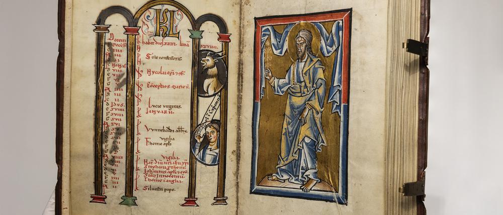 Gerettet: Im letzten Moment erwarben das Land Sachsen und die Ernst-von-Siemens-Stiftung das St. Marienthaler Psalter: hier die Kalenderseite Dezember und die Darstellung Aarons.