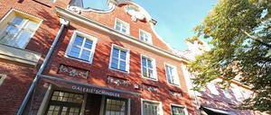 Galerie Schindler Potsdam. Die Galerie Schindler ist einer der spannendsten Orte für zeitgenössische Kunst in Potsdams Innenstadt. Die Jubiläums-Ausstellung zum fünten Geburtstag ist Anlass für Rück- und Ausblick.