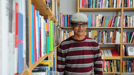 Edney Pereira Melo, Besitzer der portugiesischen Buchhandlung A Livraria in der Torstraße in Berlin.