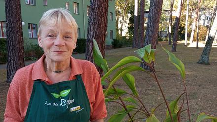 Sabine Reich ist eine Baum-Rebellin: Sie pflanzte ohne Erlaubnis drei Bäume auf dem Mittelstreifen der Argentinischen Allee in Berlin-Zehlendorf.