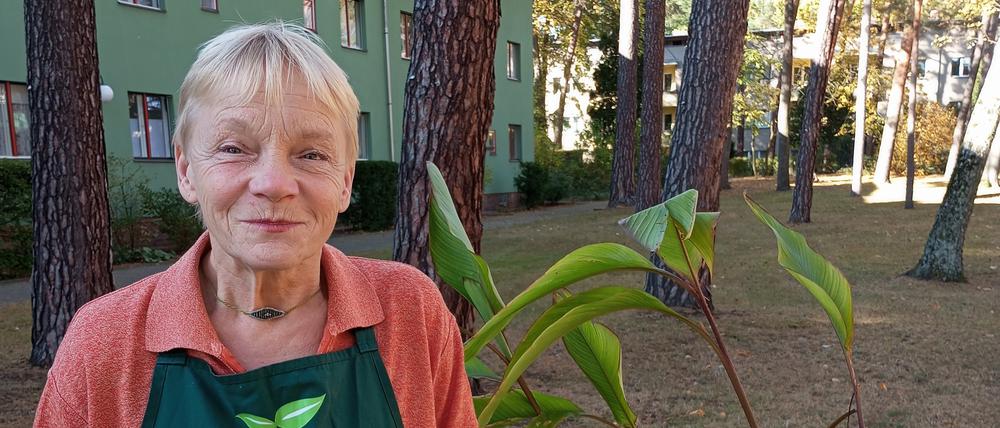 Sabine Reich ist eine Baum-Rebellin: Sie pflanzte ohne Erlaubnis drei Bäume auf dem Mittelstreifen der Argentinischen Allee in Berlin-Zehlendorf.