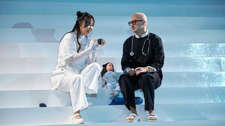 Chaeseon Kwak als Ilia (l.) und Ravi Sund Rojo als Gran sacerdote in der Inszenierung von Michael Höppner. 