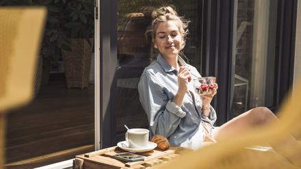 Mehr Freizeit durch konzentriertere Arbeit: Die Vier-Tage-Woche sorgt laut einer aktuellen Studie für weniger Stress.