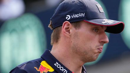 Was mit seiner Strafe ist, weiß Verstappen auch nicht so recht. 