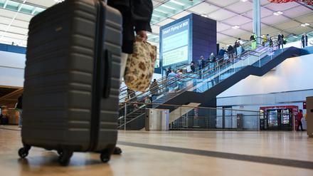 Trotz des Präsidentenbesuchs ist der Ferienverkehr am BER ohne größere Probleme angelaufen. 