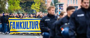Nicht überall, wo Fankultur draufsteht, ist auch tatsächlich Fankultur drin. Dennoch ist der Besuch von Spielen in Deutschland kein Sicherheitsrisiko.