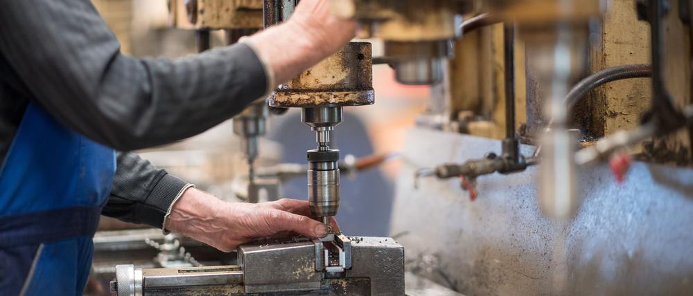 Die Beschäftigten der Metall- und Elektroindustrie in Berlin und Brandenburg sind mit dem jüngsten Tarifangebot der Arbeitgeber nicht zufrieden. (Archivbild)