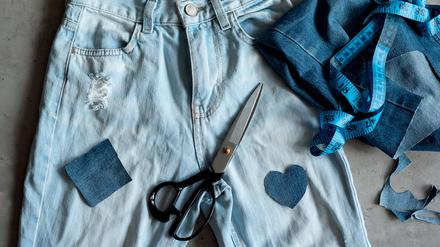 Flicken aufnähen ist nicht oft längst mehr als eine lästige Reparatur, weil die Lieblingsjeans ein Loch hat. Inzwischen ist das sogenannte Upcycling mit indidueller Note ein gutes Geschäft.