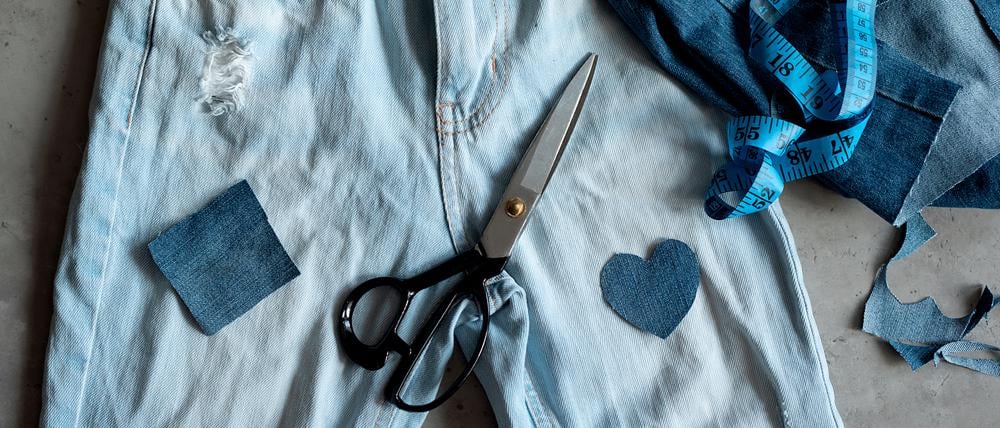 Flicken aufnähen ist nicht oft längst mehr als eine lästige Reparatur, weil die Lieblingsjeans ein Loch hat. Inzwischen ist das sogenannte Upcycling mit indidueller Note ein gutes Geschäft.