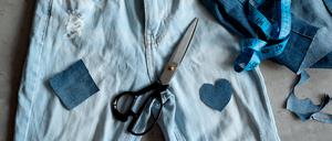 Flicken aufnähen ist nicht oft längst mehr als eine lästige Reparatur, weil die Lieblingsjeans ein Loch hat. Inzwischen ist das sogenannte Upcycling mit indidueller Note ein gutes Geschäft.